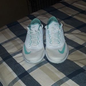 Nike tennis shoes